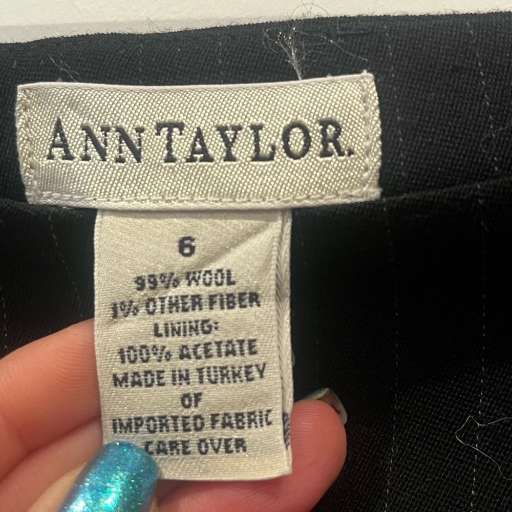 Ann Taylor Vintage Classic Black Pinstripe Pencil Skirt (Size 6)